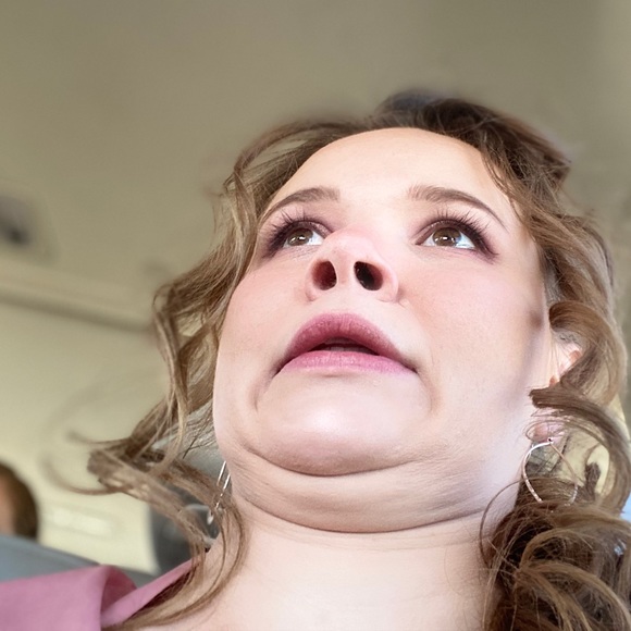 Meet your Posher, Alyssa - Picture 3 of 3